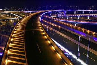 城市(shi)道路(lu)炤(zhao)明